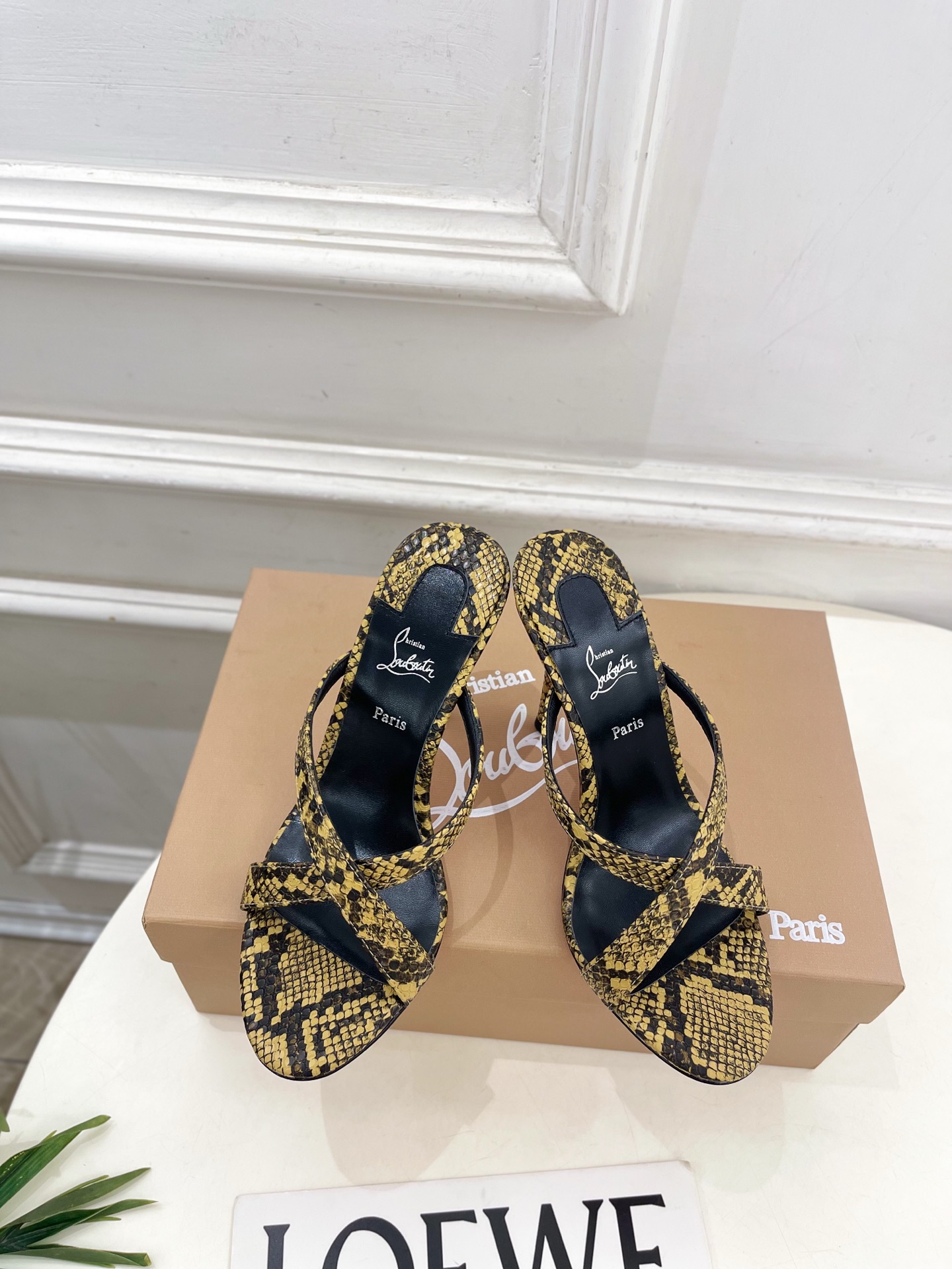 Christian Louboutin路铂廷 26ss ✨ 2026新品 CL极简交叉带高跟拖鞋 红底鞋系列,顶级硬货上 Christian Louboutin路铂廷 26ss ✨ 2026新品 CL极简交叉带高跟拖鞋 红底鞋系列,顶级硬货上