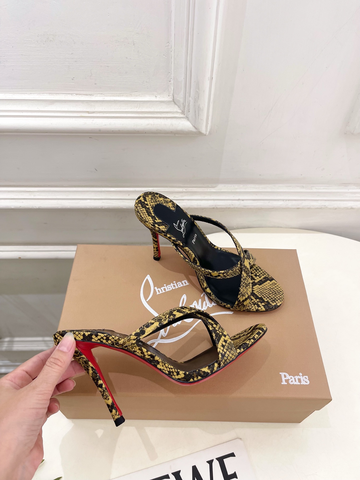 Christian Louboutin路铂廷 26ss ✨ 2026新品 CL极简交叉带高跟拖鞋 红底鞋系列,顶级硬货上 Christian Louboutin路铂廷 26ss ✨ 2026新品 CL极简交叉带高跟拖鞋 红底鞋系列,顶级硬货上
