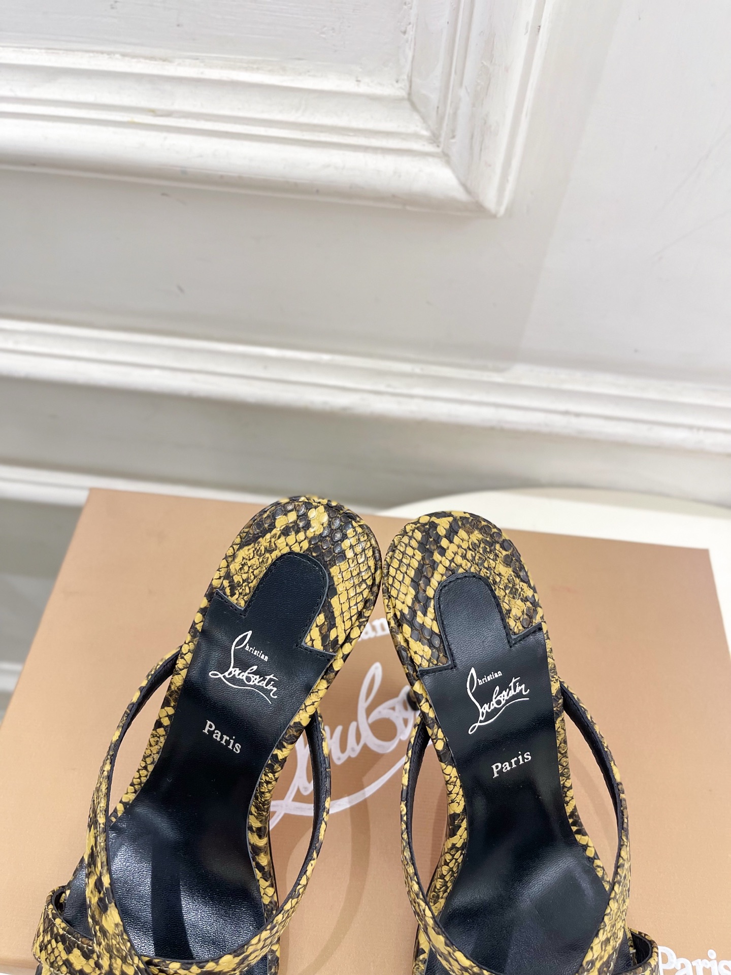 Christian Louboutin路铂廷 26ss ✨ 2026新品 CL极简交叉带高跟拖鞋 红底鞋系列,顶级硬货上 Christian Louboutin路铂廷 26ss ✨ 2026新品 CL极简交叉带高跟拖鞋 红底鞋系列,顶级硬货上
