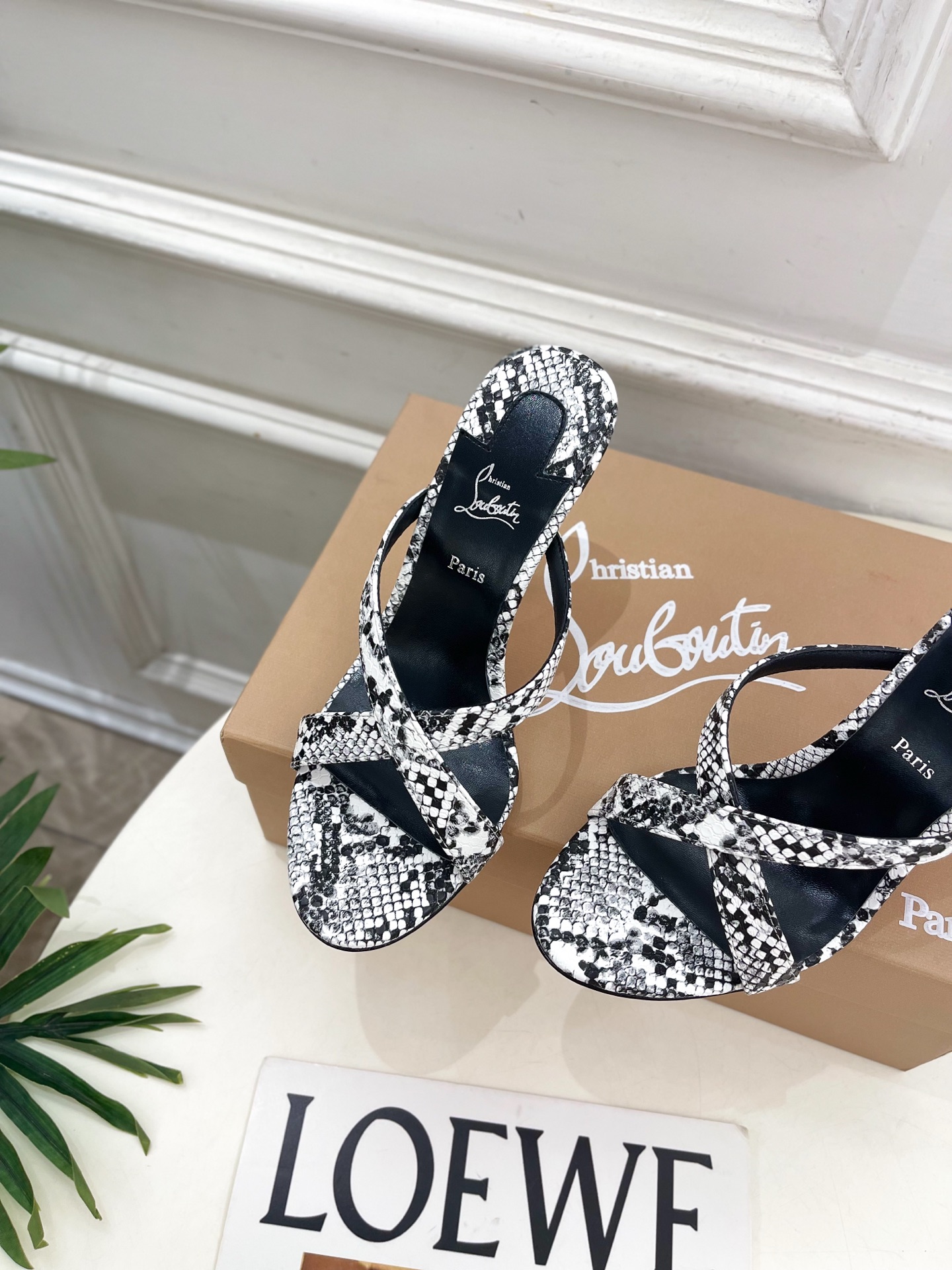 Christian Louboutin路铂廷 26ss ✨ 2026新品 CL极简交叉带高跟拖鞋 红底鞋系列，顶级硬货上