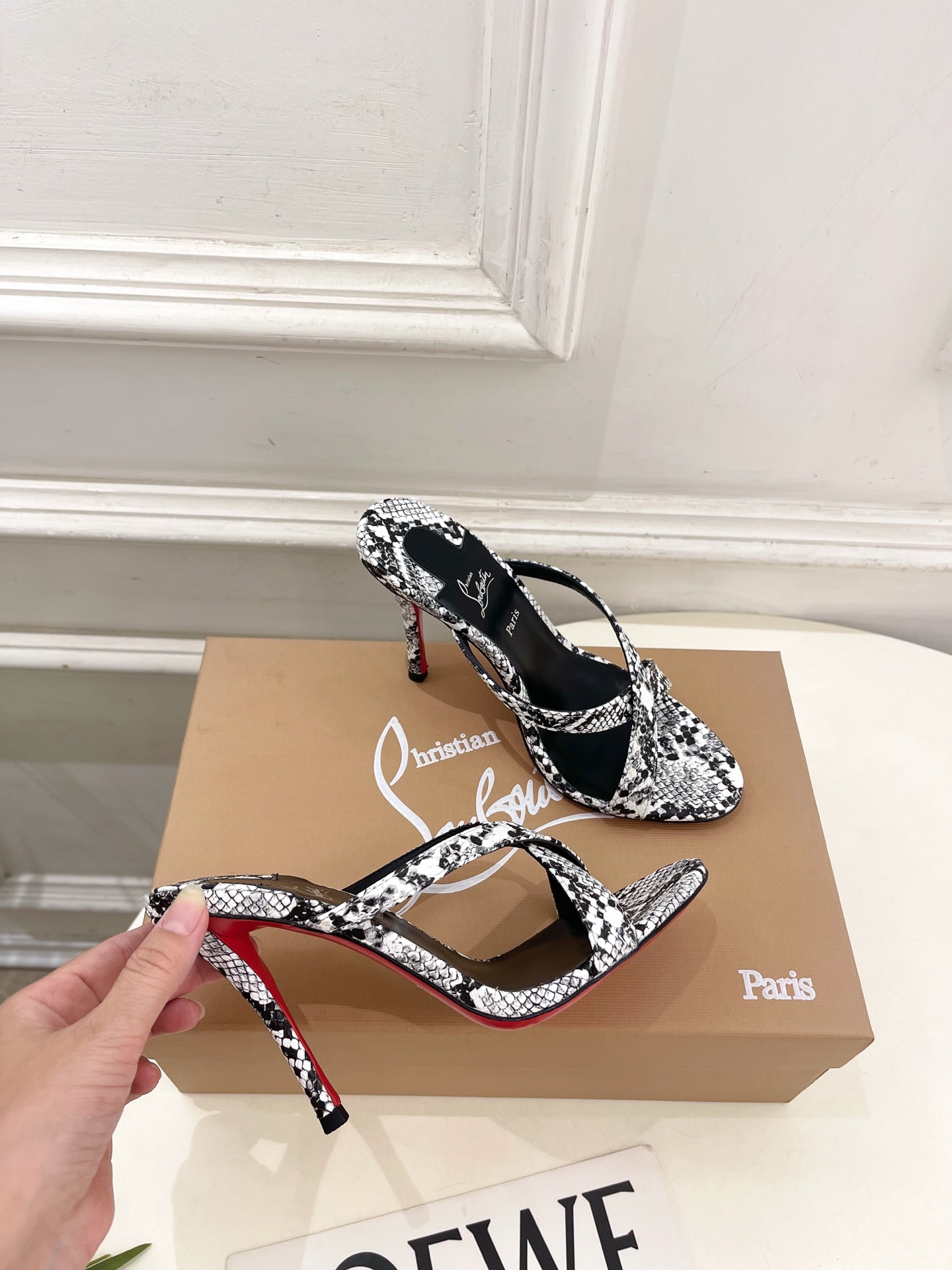 Christian Louboutin路铂廷 26ss ✨ 2026新品 CL极简交叉带高跟拖鞋 红底鞋系列，顶级硬货上