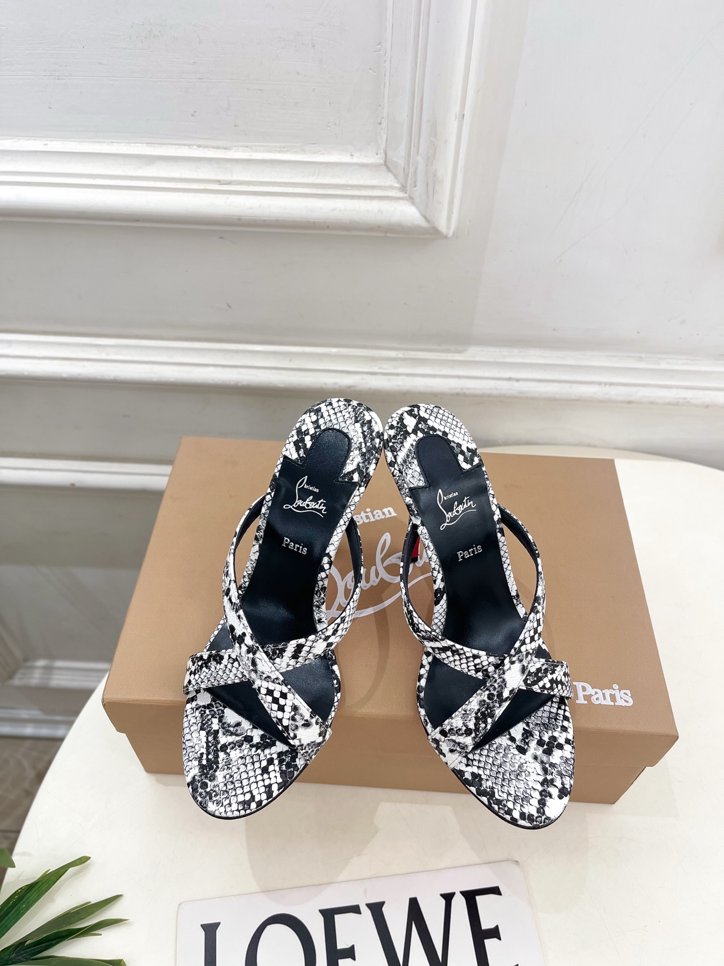 Christian Louboutin路铂廷 26ss ✨ 2026新品 CL极简交叉带高跟拖鞋 红底鞋系列,顶级硬货上 Christian Louboutin路铂廷 26ss ✨ 2026新品 CL极简交叉带高跟拖鞋 红底鞋系列,顶级硬货上