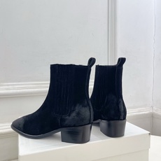 CELINE | 赛琳 26𝐬𝐬 💛2026秋冬新品 复古做旧粗跟切尔西短靴 上新! 🔜BS 这一季的赛琳真的是开 CELINE | 赛琳 26𝐬𝐬 💛2026秋冬新品 复古做旧粗跟切尔西短靴 上新! 🔜BS 这一季的赛琳真的是开