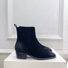 CELINE | 赛琳 26𝐬𝐬 💛2026秋冬新品 复古做旧粗跟切尔西短靴 上新! 🔜BS 这一季的赛琳真的是开 CELINE | 赛琳 26𝐬𝐬 💛2026秋冬新品 复古做旧粗跟切尔西短靴 上新! 🔜BS 这一季的赛琳真的是开