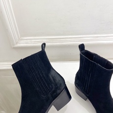 CELINE | 赛琳 26𝐬𝐬 💛2026秋冬新品 复古做旧粗跟切尔西短靴 上新! 🔜BS 这一季的赛琳真的是开 CELINE | 赛琳 26𝐬𝐬 💛2026秋冬新品 复古做旧粗跟切尔西短靴 上新! 🔜BS 这一季的赛琳真的是开
