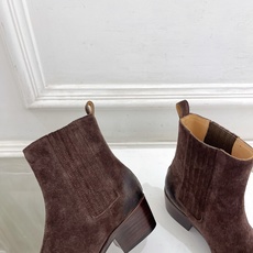CELINE | 赛琳 26𝐬𝐬 💛2026秋冬新品 复古做旧粗跟切尔西短靴 上新! 🔜BS 这一季的赛琳真的是开 CELINE | 赛琳 26𝐬𝐬 💛2026秋冬新品 复古做旧粗跟切尔西短靴 上新! 🔜BS 这一季的赛琳真的是开