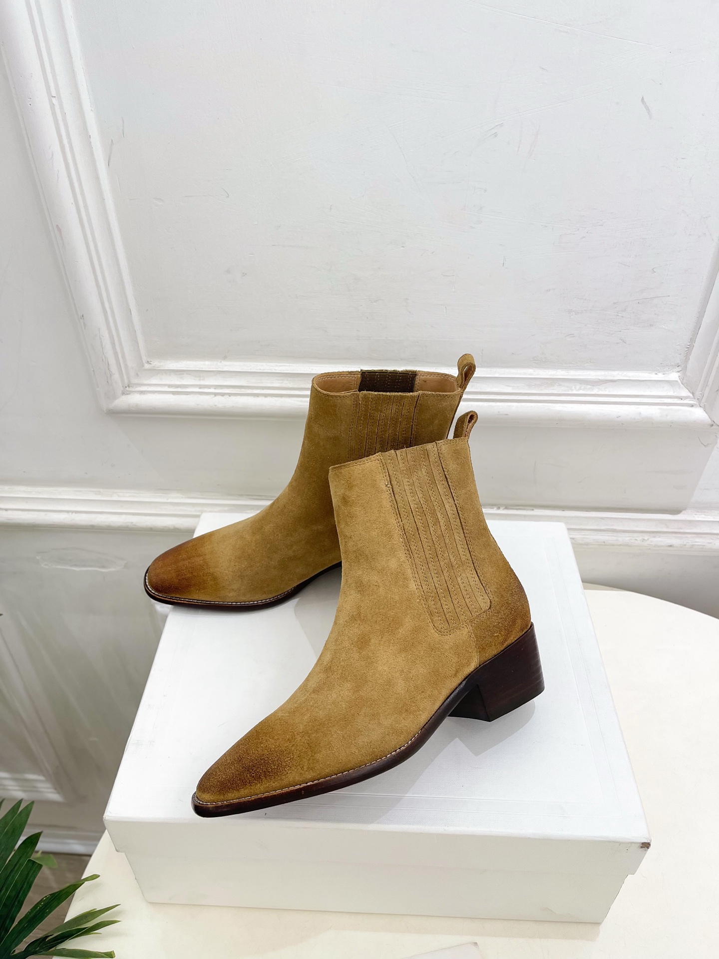 CELINE | 赛琳 26𝐬𝐬 💛2026秋冬新品 复古做旧粗跟切尔西短靴 上新! 🔜BS 这一季的赛琳真的是开 CELINE | 赛琳 26𝐬𝐬 💛2026秋冬新品 复古做旧粗跟切尔西短靴 上新! 🔜BS 这一季的赛琳真的是开