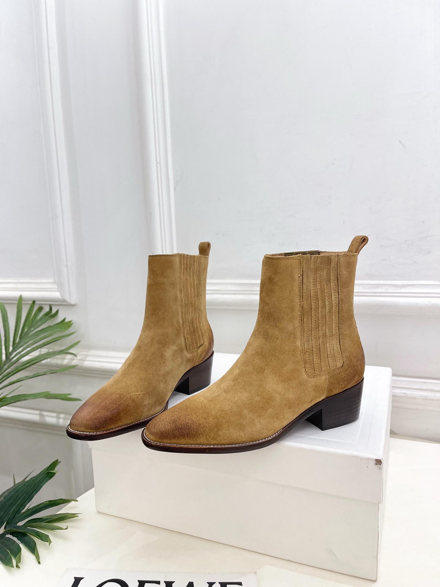 CELINE | 赛琳 26𝐬𝐬 💛2026秋冬新品 复古做旧粗跟切尔西短靴 上新! 🔜BS 这一季的赛琳真的是开 CELINE | 赛琳 26𝐬𝐬 💛2026秋冬新品 复古做旧粗跟切尔西短靴 上新! 🔜BS 这一季的赛琳真的是开
