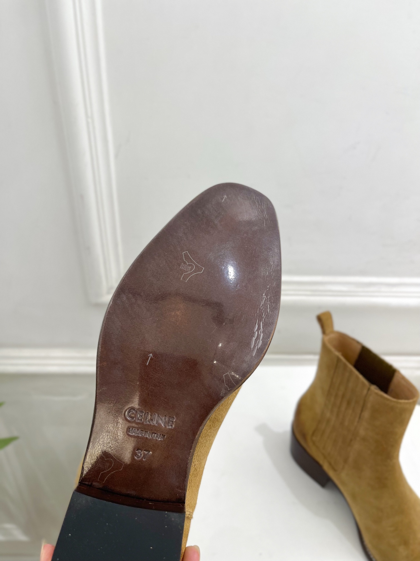 CELINE | 赛琳 26𝐬𝐬 💛2026秋冬新品 复古做旧粗跟切尔西短靴 上新! 🔜BS 这一季的赛琳真的是开 CELINE | 赛琳 26𝐬𝐬 💛2026秋冬新品 复古做旧粗跟切尔西短靴 上新! 🔜BS 这一季的赛琳真的是开