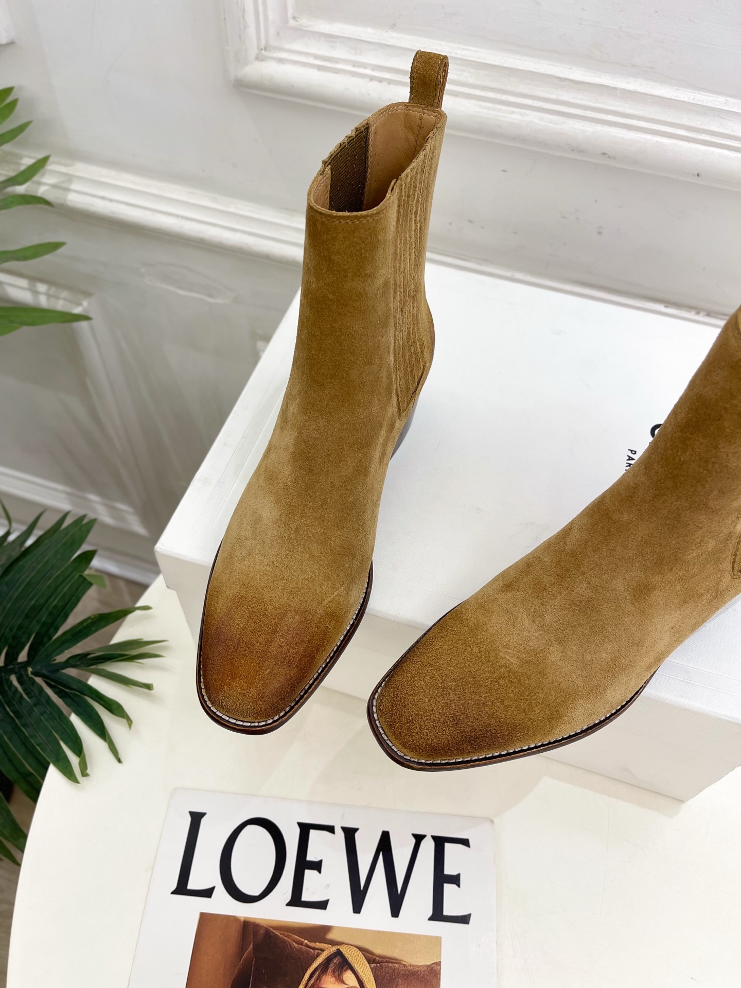 CELINE | 赛琳 26𝐬𝐬 💛2026秋冬新品 复古做旧粗跟切尔西短靴 上新! 🔜BS 这一季的赛琳真的是开 CELINE | 赛琳 26𝐬𝐬 💛2026秋冬新品 复古做旧粗跟切尔西短靴 上新! 🔜BS 这一季的赛琳真的是开
