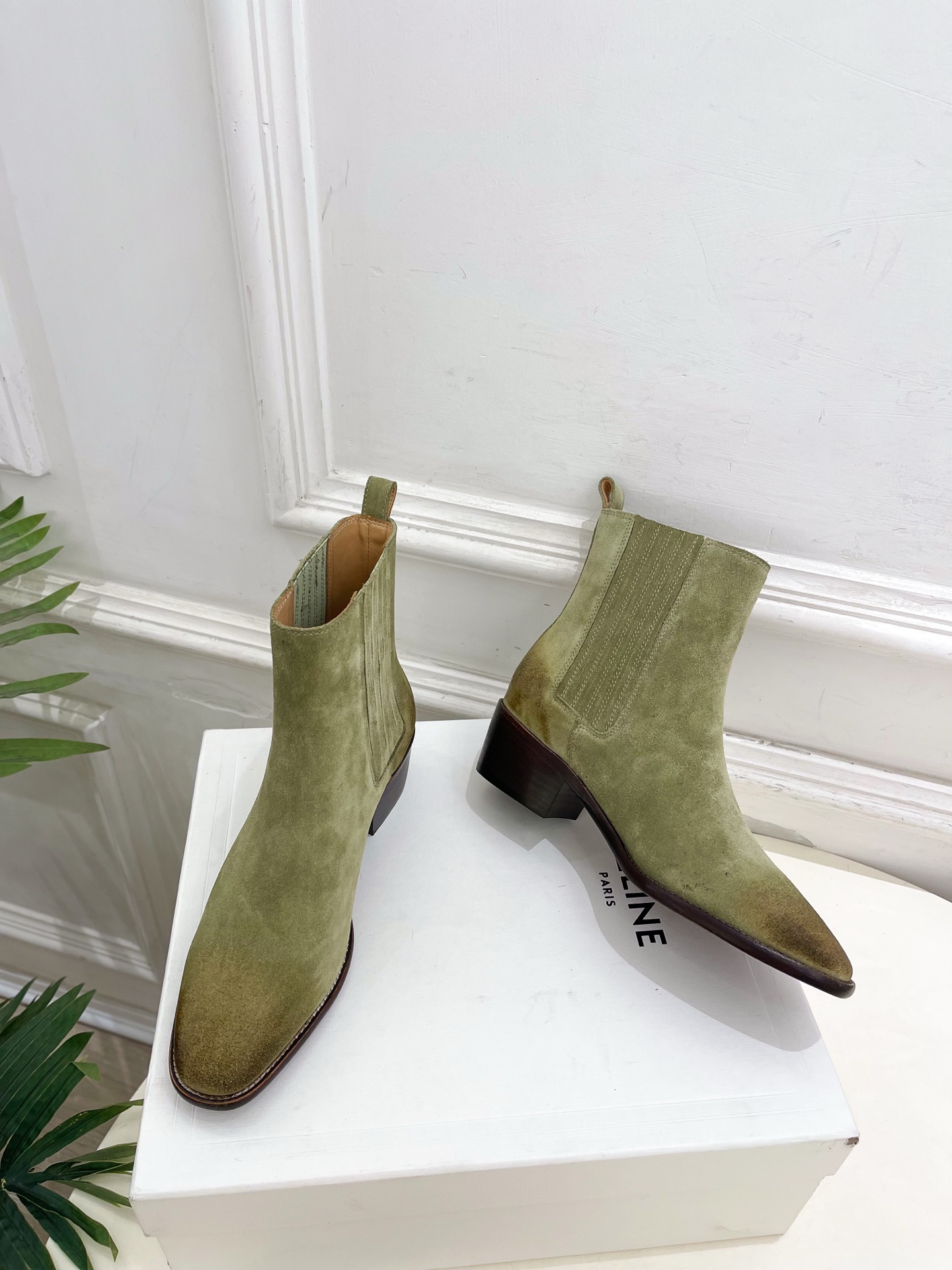 CELINE | 赛琳 26𝐬𝐬 💛2026秋冬新品 复古做旧粗跟切尔西短靴 上新! 🔜BS 这一季的赛琳真的是开 CELINE | 赛琳 26𝐬𝐬 💛2026秋冬新品 复古做旧粗跟切尔西短靴 上新! 🔜BS 这一季的赛琳真的是开