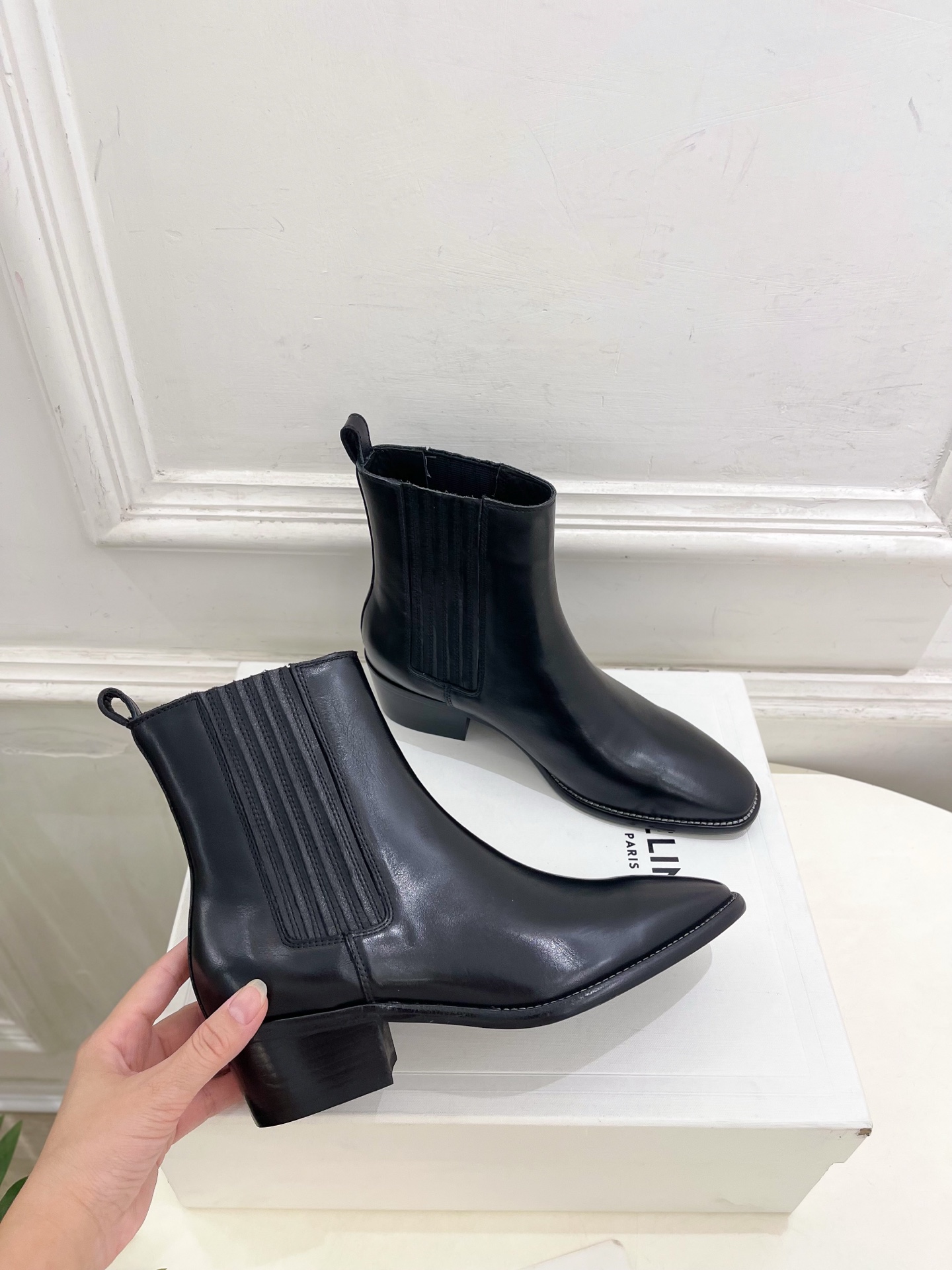 CELINE  | 赛琳  26𝐬𝐬  💛2026秋冬新品 复古做旧粗跟切尔西短靴 上新！ 🔜BS 这一季的赛琳真的是开