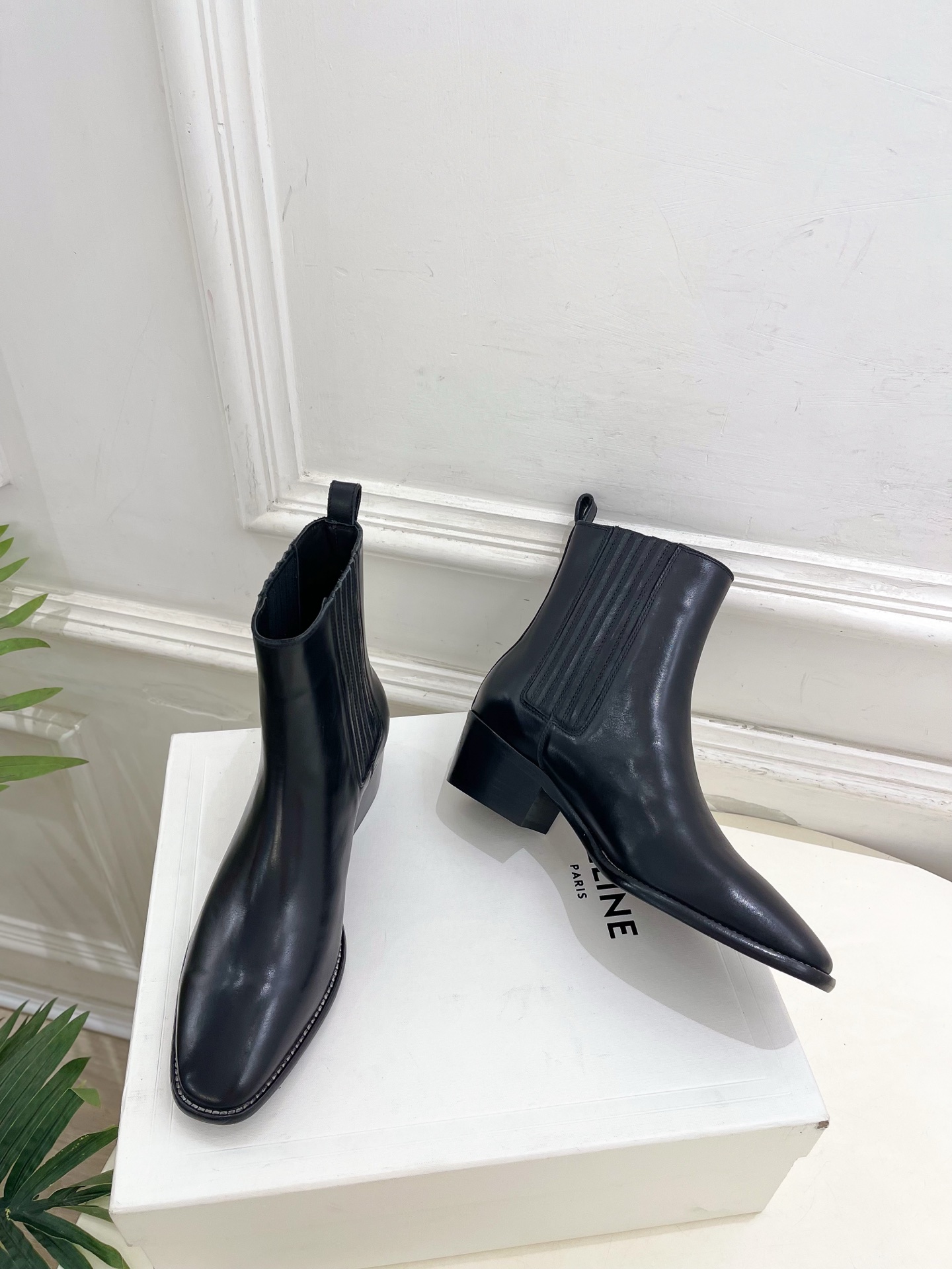 CELINE  | 赛琳  26𝐬𝐬  💛2026秋冬新品 复古做旧粗跟切尔西短靴 上新！ 🔜BS 这一季的赛琳真的是开
