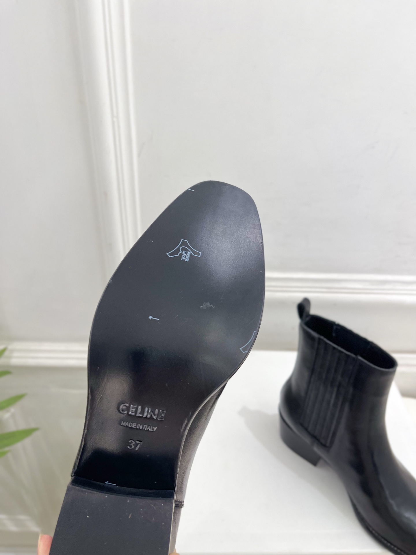 CELINE  | 赛琳  26𝐬𝐬  💛2026秋冬新品 复古做旧粗跟切尔西短靴 上新！ 🔜BS 这一季的赛琳真的是开