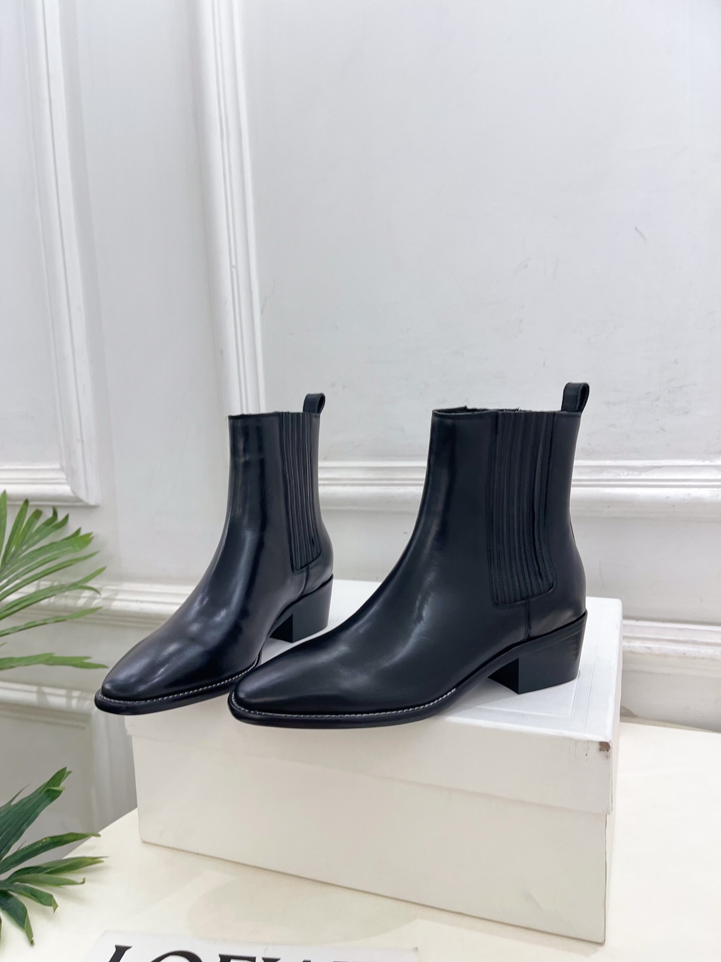 CELINE  | 赛琳  26𝐬𝐬  💛2026秋冬新品 复古做旧粗跟切尔西短靴 上新！ 🔜BS 这一季的赛琳真的是开