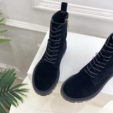 CELINE | 赛琳 26𝐬𝐬 💛2026秋冬新品 凯旋门复古厚底马丁靴短靴 上新! 🔜BS 这一季的赛琳真的是 CELINE | 赛琳 26𝐬𝐬 💛2026秋冬新品 凯旋门复古厚底马丁靴短靴 上新! 🔜BS 这一季的赛琳真的是