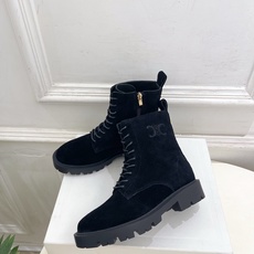 CELINE | 赛琳 26𝐬𝐬 💛2026秋冬新品 凯旋门复古厚底马丁靴短靴 上新! 🔜BS 这一季的赛琳真的是 CELINE | 赛琳 26𝐬𝐬 💛2026秋冬新品 凯旋门复古厚底马丁靴短靴 上新! 🔜BS 这一季的赛琳真的是