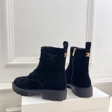 CELINE | 赛琳 26𝐬𝐬 💛2026秋冬新品 凯旋门复古厚底马丁靴短靴 上新! 🔜BS 这一季的赛琳真的是 CELINE | 赛琳 26𝐬𝐬 💛2026秋冬新品 凯旋门复古厚底马丁靴短靴 上新! 🔜BS 这一季的赛琳真的是