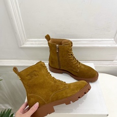 CELINE | 赛琳 26𝐬𝐬 💛2026秋冬新品 凯旋门复古厚底马丁靴短靴 上新! 🔜BS 这一季的赛琳真的是 CELINE | 赛琳 26𝐬𝐬 💛2026秋冬新品 凯旋门复古厚底马丁靴短靴 上新! 🔜BS 这一季的赛琳真的是