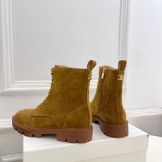 CELINE | 赛琳 26𝐬𝐬 💛2026秋冬新品 凯旋门复古厚底马丁靴短靴 上新! 🔜BS 这一季的赛琳真的是 CELINE | 赛琳 26𝐬𝐬 💛2026秋冬新品 凯旋门复古厚底马丁靴短靴 上新! 🔜BS 这一季的赛琳真的是