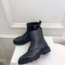 CELINE | 赛琳 26𝐬𝐬 💛2026秋冬新品 凯旋门复古厚底马丁靴短靴 上新! 🔜BS 这一季的赛琳真的是 CELINE | 赛琳 26𝐬𝐬 💛2026秋冬新品 凯旋门复古厚底马丁靴短靴 上新! 🔜BS 这一季的赛琳真的是