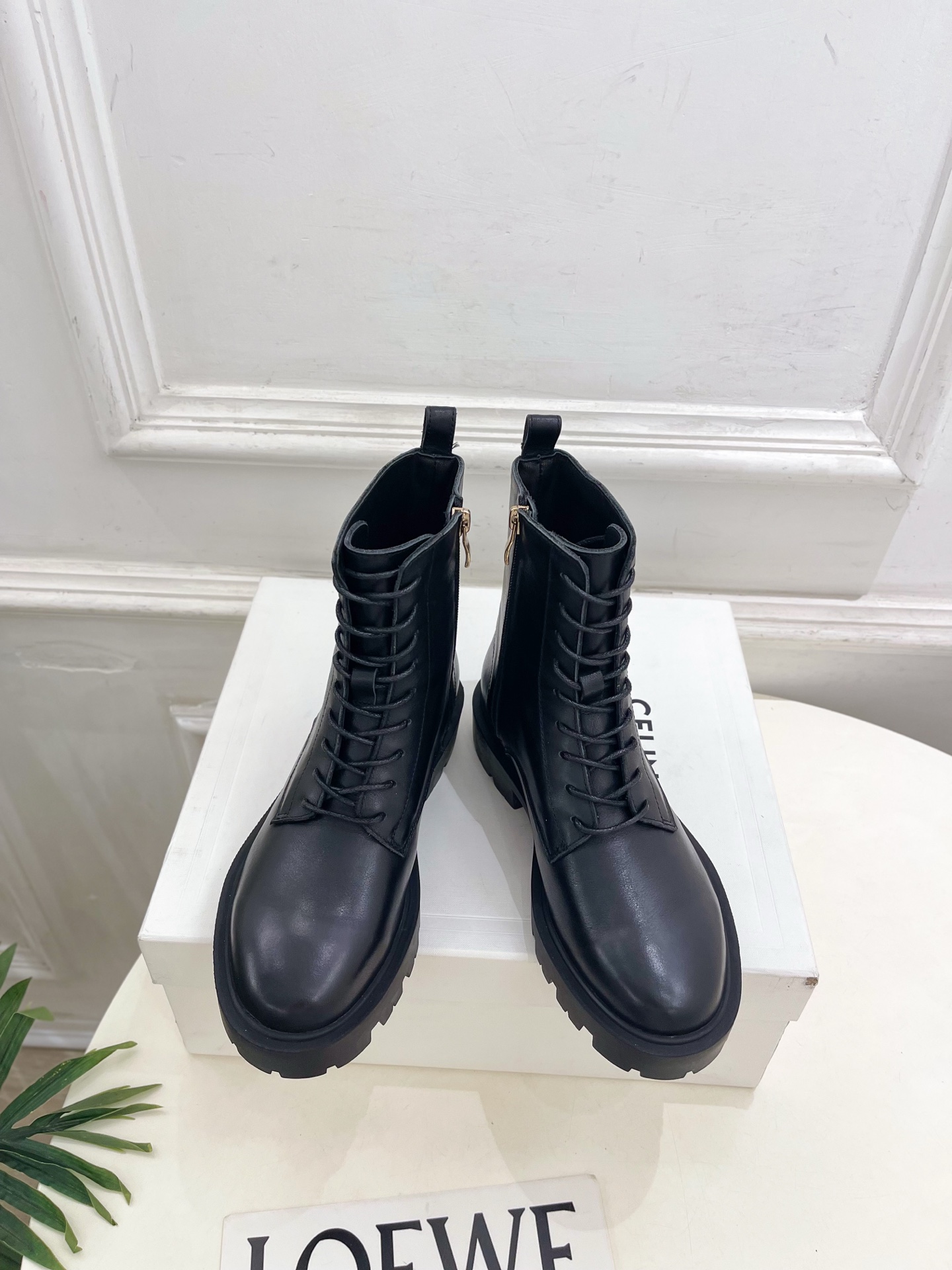 CELINE | 赛琳 26𝐬𝐬 💛2026秋冬新品 凯旋门复古厚底马丁靴短靴 上新! 🔜BS 这一季的赛琳真的是 CELINE | 赛琳 26𝐬𝐬 💛2026秋冬新品 凯旋门复古厚底马丁靴短靴 上新! 🔜BS 这一季的赛琳真的是