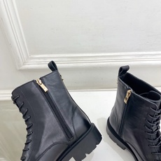 CELINE | 赛琳 26𝐬𝐬 💛2026秋冬新品 凯旋门复古厚底马丁靴短靴 上新! 🔜BS 这一季的赛琳真的是 CELINE | 赛琳 26𝐬𝐬 💛2026秋冬新品 凯旋门复古厚底马丁靴短靴 上新! 🔜BS 这一季的赛琳真的是