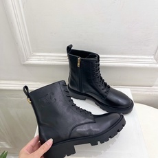 CELINE | 赛琳 26𝐬𝐬 💛2026秋冬新品 凯旋门复古厚底马丁靴短靴 上新! 🔜BS 这一季的赛琳真的是 CELINE | 赛琳 26𝐬𝐬 💛2026秋冬新品 凯旋门复古厚底马丁靴短靴 上新! 🔜BS 这一季的赛琳真的是