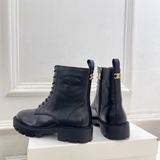 CELINE | 赛琳 26𝐬𝐬 💛2026秋冬新品 凯旋门复古厚底马丁靴短靴 上新! 🔜BS 这一季的赛琳真的是 CELINE | 赛琳 26𝐬𝐬 💛2026秋冬新品 凯旋门复古厚底马丁靴短靴 上新! 🔜BS 这一季的赛琳真的是