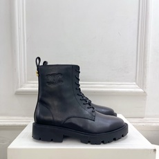 CELINE | 赛琳 26𝐬𝐬 💛2026秋冬新品 凯旋门复古厚底马丁靴短靴 上新! 🔜BS 这一季的赛琳真的是 CELINE | 赛琳 26𝐬𝐬 💛2026秋冬新品 凯旋门复古厚底马丁靴短靴 上新! 🔜BS 这一季的赛琳真的是