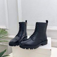 CELINE | 赛琳 26𝐬𝐬 💛2026秋冬新品 凯旋门复古厚底马丁靴短靴 上新! 🔜BS 这一季的赛琳真的是 CELINE | 赛琳 26𝐬𝐬 💛2026秋冬新品 凯旋门复古厚底马丁靴短靴 上新! 🔜BS 这一季的赛琳真的是