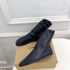 LEMAIRE 2026秋冬新品 极简复古平底弹力短靴 倒靴 ————————— 作为这两年最受欢迎的设计师牌,设计简 LEMAIRE 2026秋冬新品 极简复古平底弹力短靴 倒靴 ————————— 作为这两年最受欢迎的设计师牌,设计简