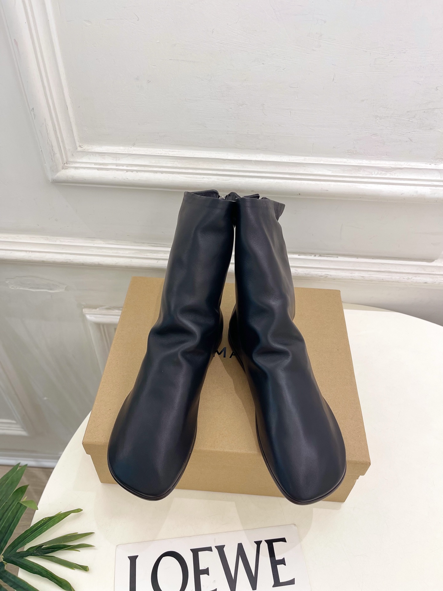 LEMAIRE 2026秋冬新品 极简复古平底弹力短靴 倒靴 ————————— 作为这两年最受欢迎的设计师牌,设计简 LEMAIRE 2026秋冬新品 极简复古平底弹力短靴 倒靴 ————————— 作为这两年最受欢迎的设计师牌,设计简