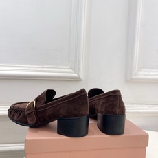 Miu Miu | 缪缪 26𝐬𝐬 🖤2026秋冬新品 专柜主打最新走秀款 miumiu字母复古皮带扣粗跟乐福鞋 火爆 Miu Miu | 缪缪 26𝐬𝐬 🖤2026秋冬新品 专柜主打最新走秀款 miumiu字母复古皮带扣粗跟乐福鞋 火爆