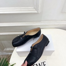 Maison Margiela· 马吉拉26𝐬𝐬 2026秋冬新品 MM6复古分趾玛丽珍平底鞋———————— MM6 Maison Margiela· 马吉拉26𝐬𝐬 2026秋冬新品 MM6复古分趾玛丽珍平底鞋———————— MM6