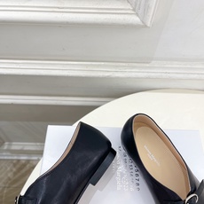 Maison Margiela· 马吉拉26𝐬𝐬 2026秋冬新品 MM6复古分趾玛丽珍平底鞋———————— MM6 Maison Margiela· 马吉拉26𝐬𝐬 2026秋冬新品 MM6复古分趾玛丽珍平底鞋———————— MM6