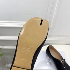 Maison Margiela· 马吉拉26𝐬𝐬 2026秋冬新品 MM6复古分趾玛丽珍平底鞋———————— MM6 Maison Margiela· 马吉拉26𝐬𝐬 2026秋冬新品 MM6复古分趾玛丽珍平底鞋———————— MM6