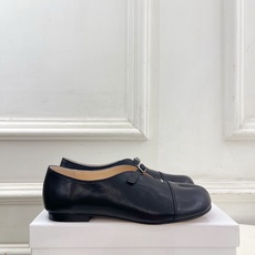 Maison Margiela· 马吉拉26𝐬𝐬 2026秋冬新品 MM6复古分趾玛丽珍平底鞋———————— MM6 Maison Margiela· 马吉拉26𝐬𝐬 2026秋冬新品 MM6复古分趾玛丽珍平底鞋———————— MM6