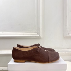 Maison Margiela· 马吉拉26𝐬𝐬 2026秋冬新品 MM6复古分趾玛丽珍平底鞋———————— MM6 Maison Margiela· 马吉拉26𝐬𝐬 2026秋冬新品 MM6复古分趾玛丽珍平底鞋———————— MM6