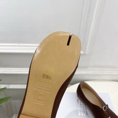 Maison Margiela· 马吉拉26𝐬𝐬 2026秋冬新品 MM6复古分趾玛丽珍平底鞋———————— MM6 Maison Margiela· 马吉拉26𝐬𝐬 2026秋冬新品 MM6复古分趾玛丽珍平底鞋———————— MM6