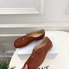 Maison Margiela· 马吉拉26𝐬𝐬 2026秋冬新品 MM6复古分趾玛丽珍平底鞋———————— MM6 Maison Margiela· 马吉拉26𝐬𝐬 2026秋冬新品 MM6复古分趾玛丽珍平底鞋———————— MM6