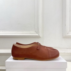 Maison Margiela· 马吉拉26𝐬𝐬 2026秋冬新品 MM6复古分趾玛丽珍平底鞋———————— MM6 Maison Margiela· 马吉拉26𝐬𝐬 2026秋冬新品 MM6复古分趾玛丽珍平底鞋———————— MM6