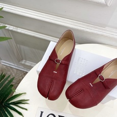 Maison Margiela· 马吉拉26𝐬𝐬 2026秋冬新品 MM6复古分趾玛丽珍平底鞋———————— MM6 Maison Margiela· 马吉拉26𝐬𝐬 2026秋冬新品 MM6复古分趾玛丽珍平底鞋———————— MM6