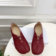 Maison Margiela· 马吉拉26𝐬𝐬 2026秋冬新品 MM6复古分趾玛丽珍平底鞋———————— MM6 Maison Margiela· 马吉拉26𝐬𝐬 2026秋冬新品 MM6复古分趾玛丽珍平底鞋———————— MM6