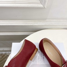 Maison Margiela· 马吉拉26𝐬𝐬 2026秋冬新品 MM6复古分趾玛丽珍平底鞋———————— MM6 Maison Margiela· 马吉拉26𝐬𝐬 2026秋冬新品 MM6复古分趾玛丽珍平底鞋———————— MM6
