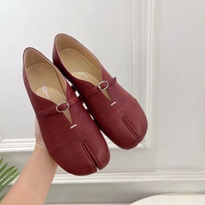 Maison Margiela· 马吉拉26𝐬𝐬 2026秋冬新品 MM6复古分趾玛丽珍平底鞋———————— MM6 Maison Margiela· 马吉拉26𝐬𝐬 2026秋冬新品 MM6复古分趾玛丽珍平底鞋———————— MM6