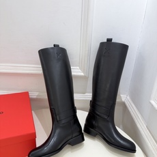 Ferragamo|菲拉格慕26𝐬𝐬 2026秋冬新品 经典皮带扣粗跟骑士长靴 火爆上新! 这鞋绝对是黑马选手 颜值 Ferragamo|菲拉格慕26𝐬𝐬 2026秋冬新品 经典皮带扣粗跟骑士长靴 火爆上新! 这鞋绝对是黑马选手 颜值