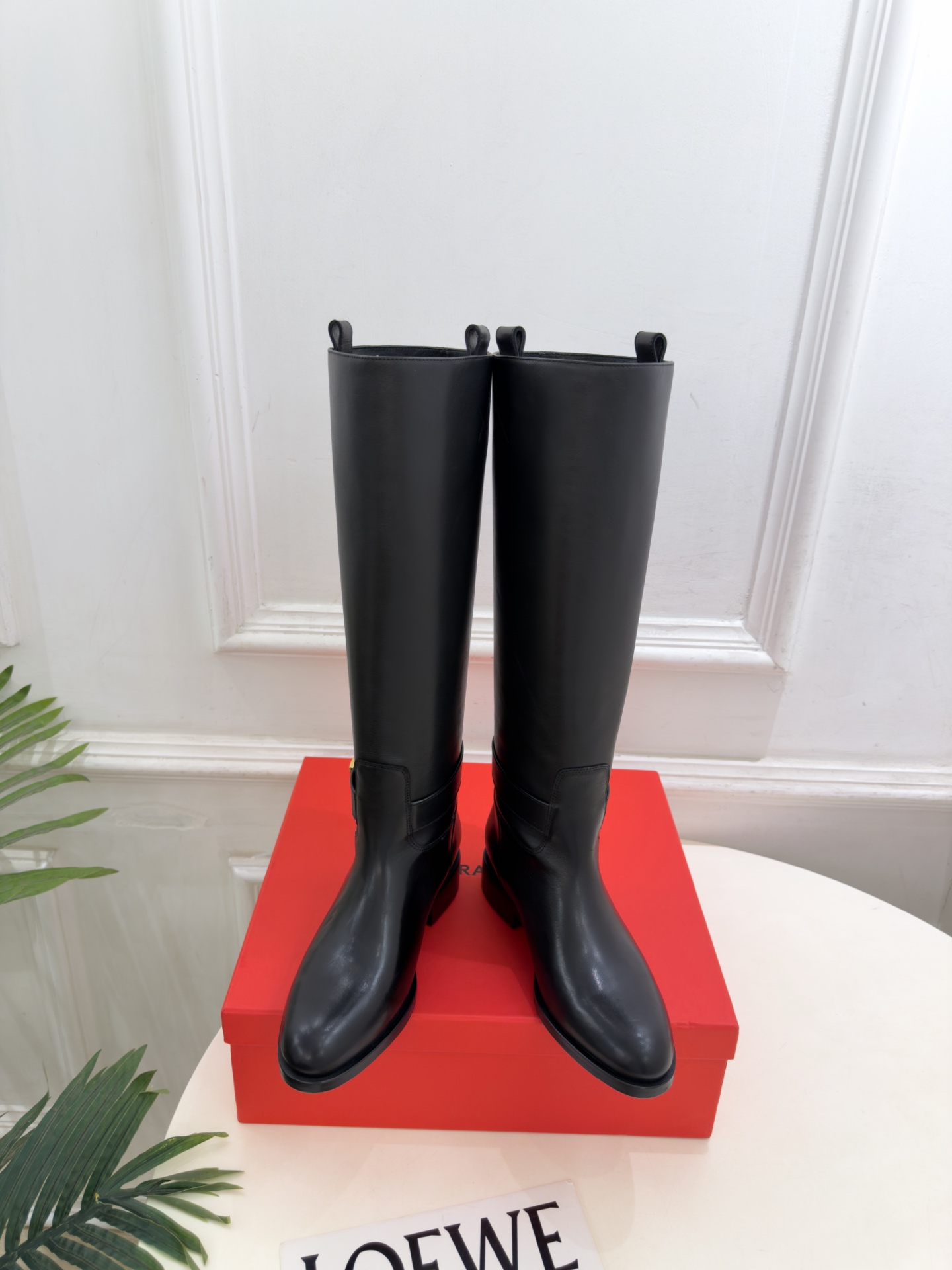Ferragamo|菲拉格慕26𝐬𝐬 2026秋冬新品 经典皮带扣粗跟骑士长靴 火爆上新! 这鞋绝对是黑马选手 颜值 Ferragamo|菲拉格慕26𝐬𝐬 2026秋冬新品 经典皮带扣粗跟骑士长靴 火爆上新! 这鞋绝对是黑马选手 颜值