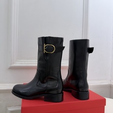 Ferragamo|菲拉格慕26𝐬𝐬 2026秋冬新品 Gancio金属扣机车短靴 火爆上新! 这鞋绝对是黑马选手 Ferragamo|菲拉格慕26𝐬𝐬 2026秋冬新品 Gancio金属扣机车短靴 火爆上新! 这鞋绝对是黑马选手