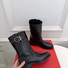 Ferragamo|菲拉格慕26𝐬𝐬 2026秋冬新品 Gancio金属扣机车短靴 火爆上新! 这鞋绝对是黑马选手 Ferragamo|菲拉格慕26𝐬𝐬 2026秋冬新品 Gancio金属扣机车短靴 火爆上新! 这鞋绝对是黑马选手